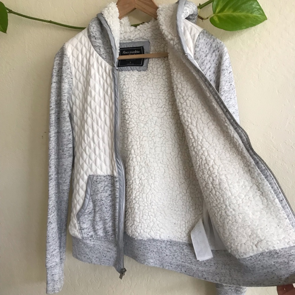Abercrombie & Fitch Gray and White Quilted Hoodie - Picture 2 of 8